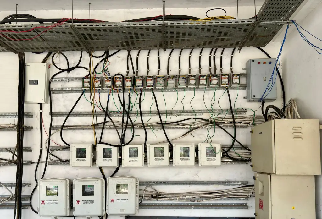配电箱与动力柜选型要点：建筑电气成套设备配置技术解析正文配图 1