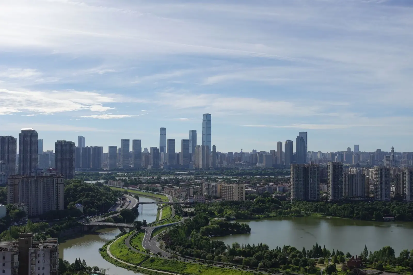 渝中区音迪娱动力柜与配电箱成套设备技术规格对比分析