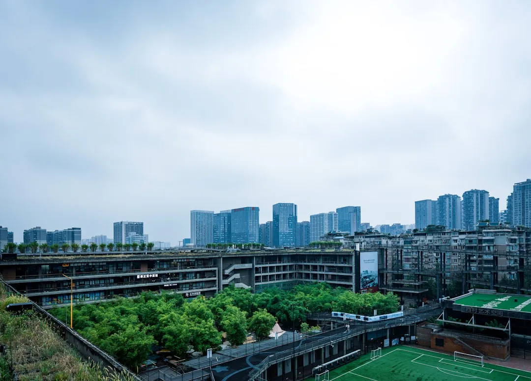 动力柜与配电箱在建筑电气系统中的选型对比与适配方案